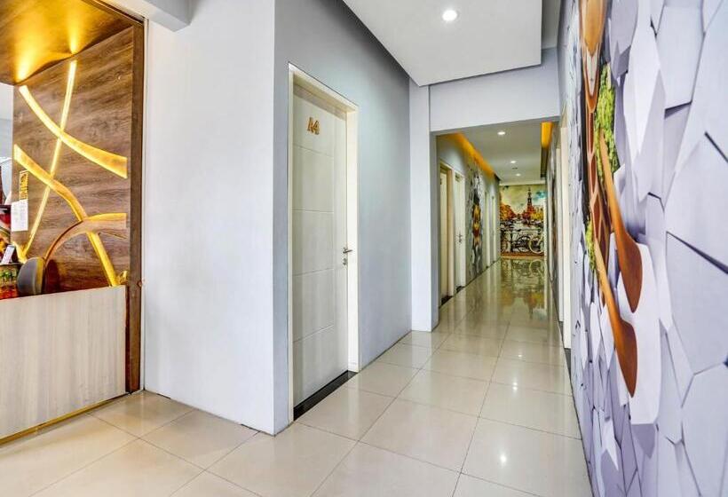 בית מלון כפרי Capital O 90888 Bintang Diponggo Residence