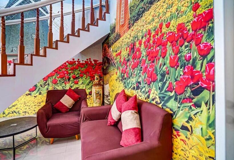 בית מלון כפרי Capital O 90888 Bintang Diponggo Residence