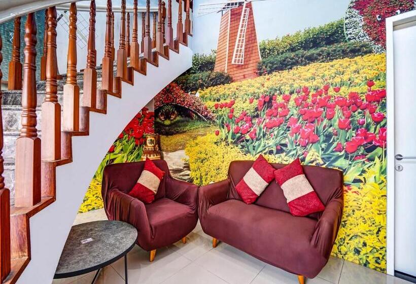 בית מלון כפרי Capital O 90888 Bintang Diponggo Residence