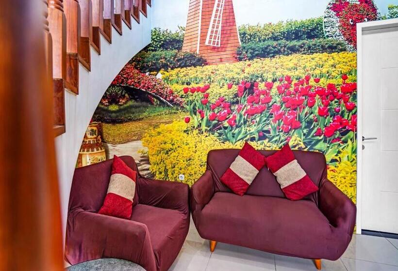 בית מלון כפרי Capital O 90888 Bintang Diponggo Residence