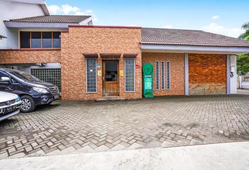 ホテル Capital O 90888 Bintang Diponggo Residence
