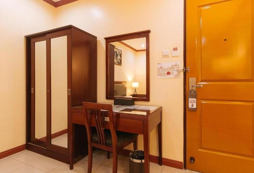 Peace Hotel By Reddoorz