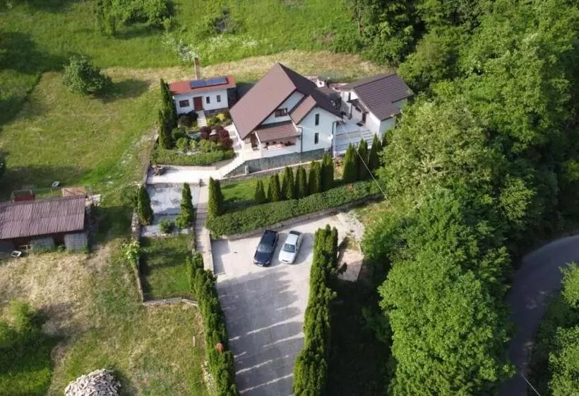 پانسیون Casa Dintre Brazi Hunedoara