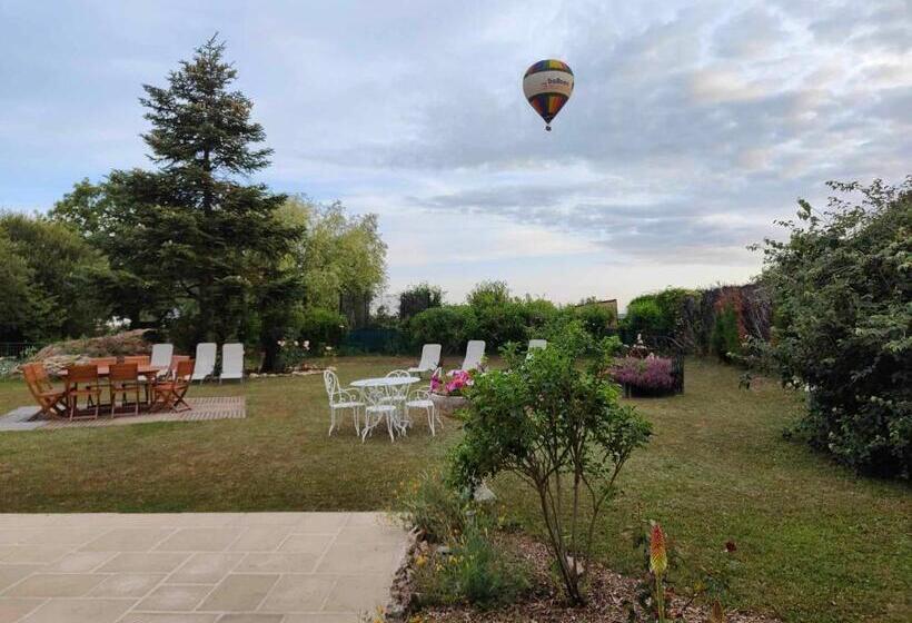 펜션 La Maison Genevier   Chambre Doréline