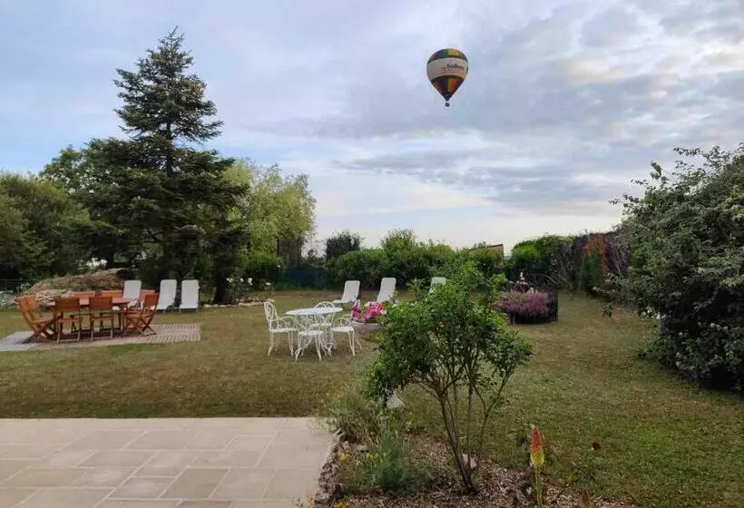 Majatalo La Maison Genevier   Chambre Doréline