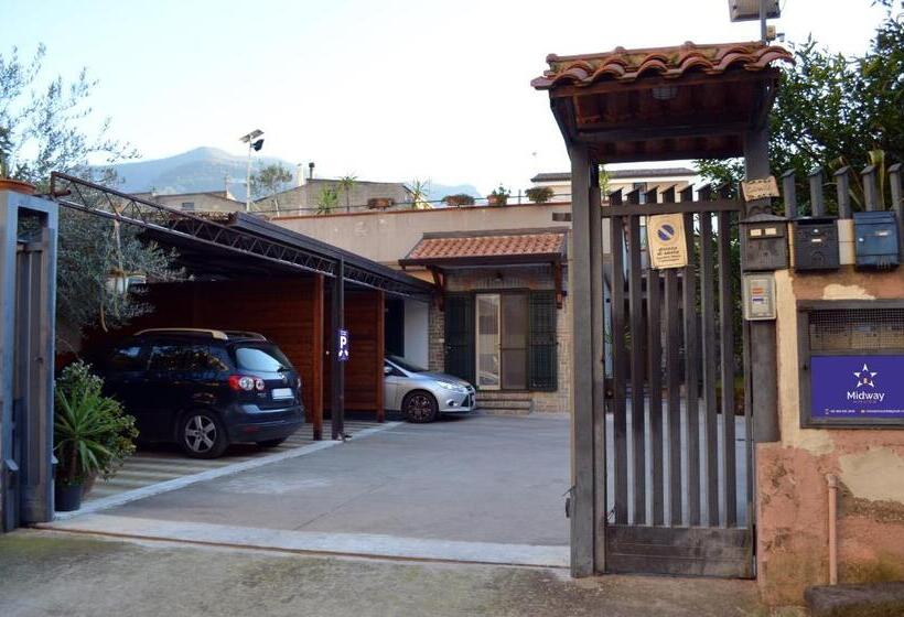 פנסיון Midway House Italy