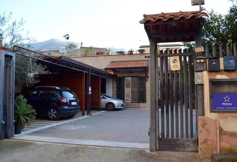 Majatalo Midway House Italy