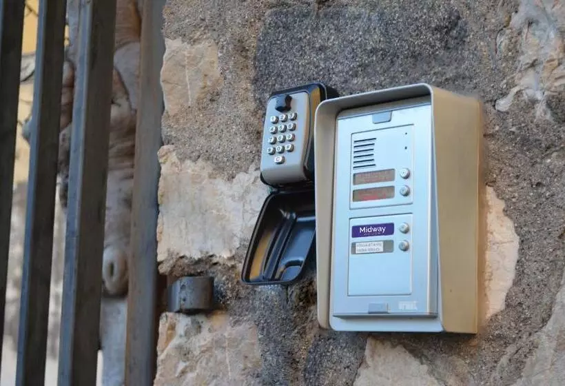 Majatalo Midway House Italy