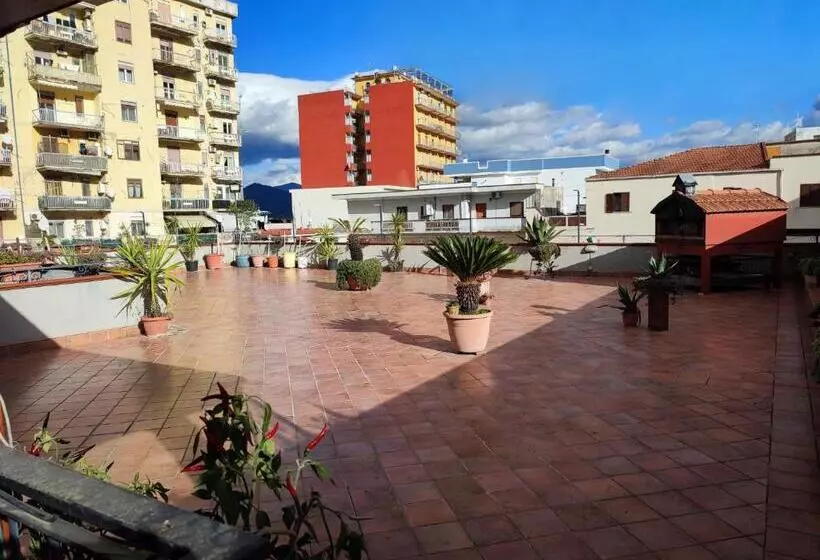 Majatalo Midway House Italy