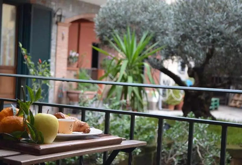 Majatalo Midway House Italy