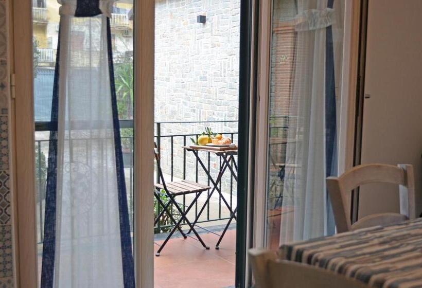 פנסיון Midway House Italy