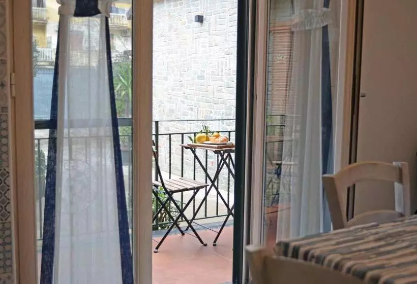 Majatalo Midway House Italy