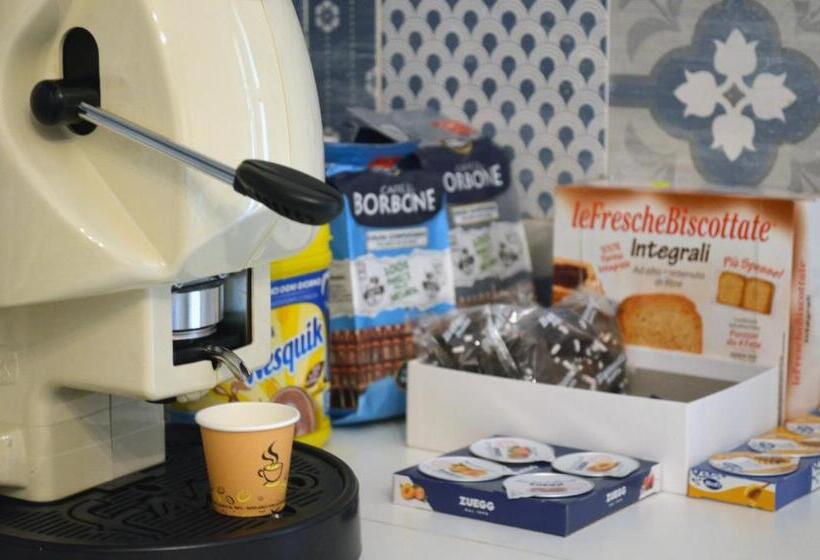 פנסיון Midway House Italy