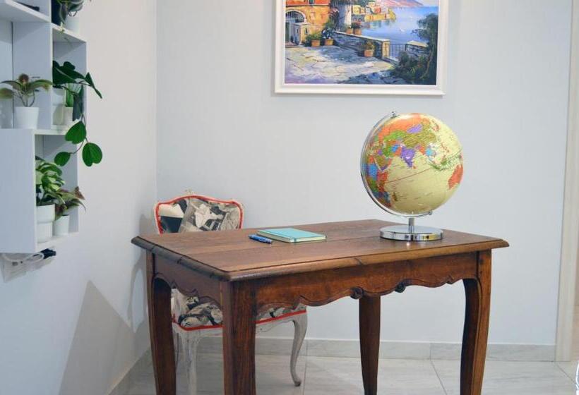 פנסיון Midway House Italy