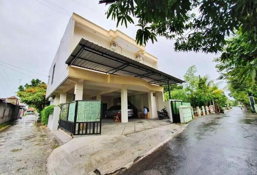هتل Griya Shinta Syariah Solo Mitra Reddoorz
