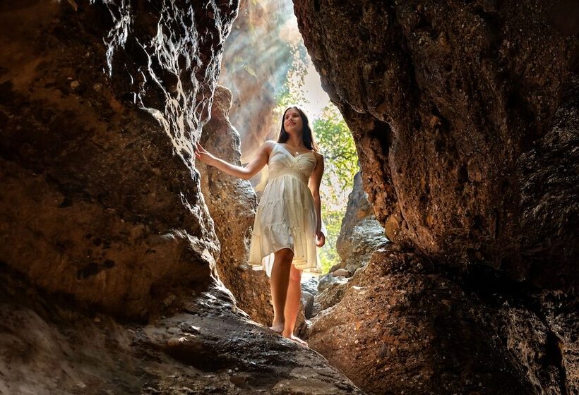 هتل Hyatt Regency Dehradun Resort And Spa