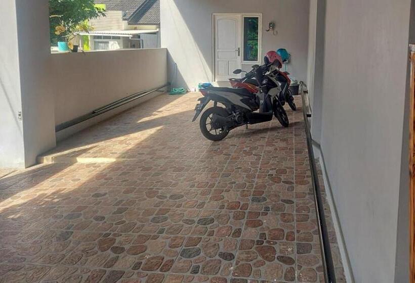 فندق Koolkost @ Jalan Tirto Agung