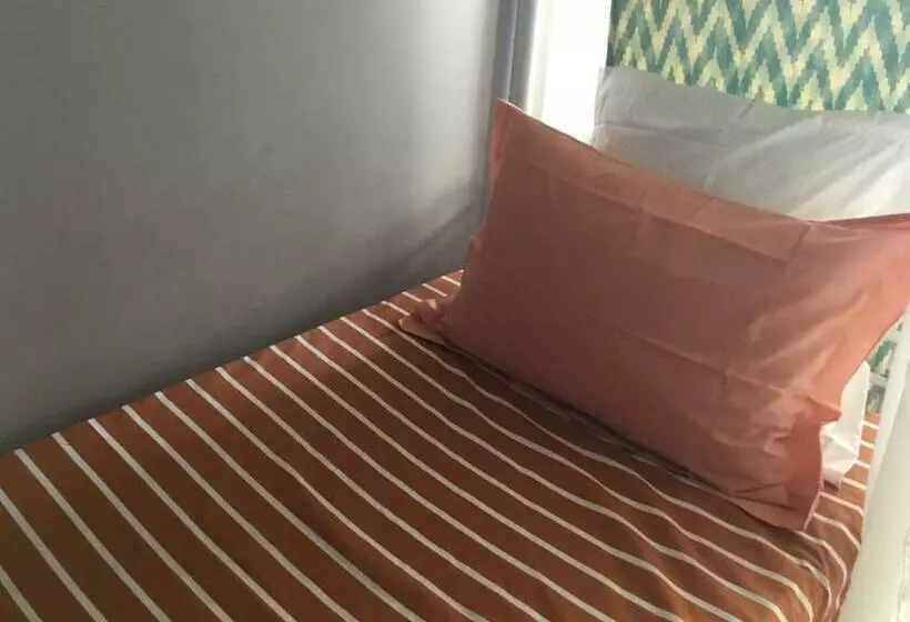 ペンション Just For Sleep   Parisian Male Dorm Room  Daily Stay From 20h To 10h   Check In By Appointment Conta