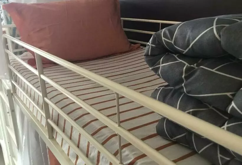 ペンション Just For Sleep   Parisian Male Dorm Room  Daily Stay From 20h To 10h   Check In By Appointment Conta