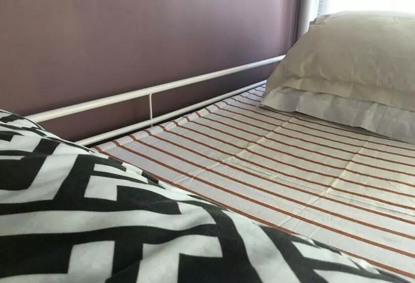 ペンション Just For Sleep   Parisian Male Dorm Room  Daily Stay From 20h To 10h   Check In By Appointment Conta