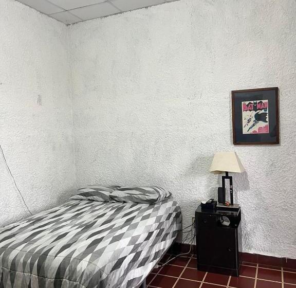 پانسیون Ricks Hostel Santa Ana