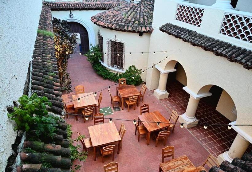 پانسیون Ricks Hostel Santa Ana