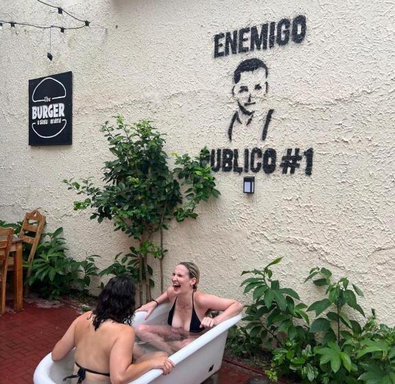 پانسیون Ricks Hostel Santa Ana