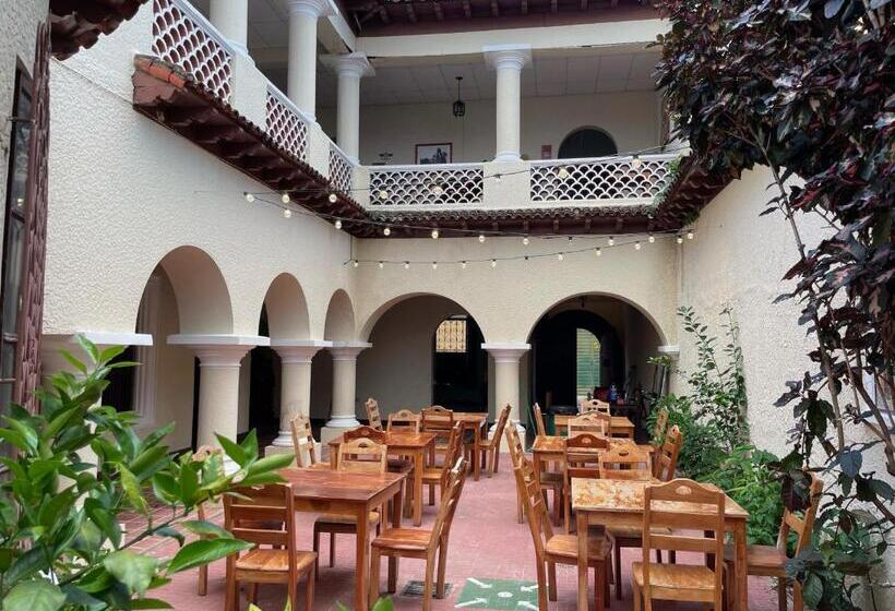 پانسیون Ricks Hostel Santa Ana