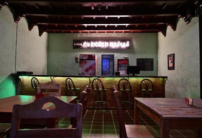 پانسیون Ricks Hostel Santa Ana