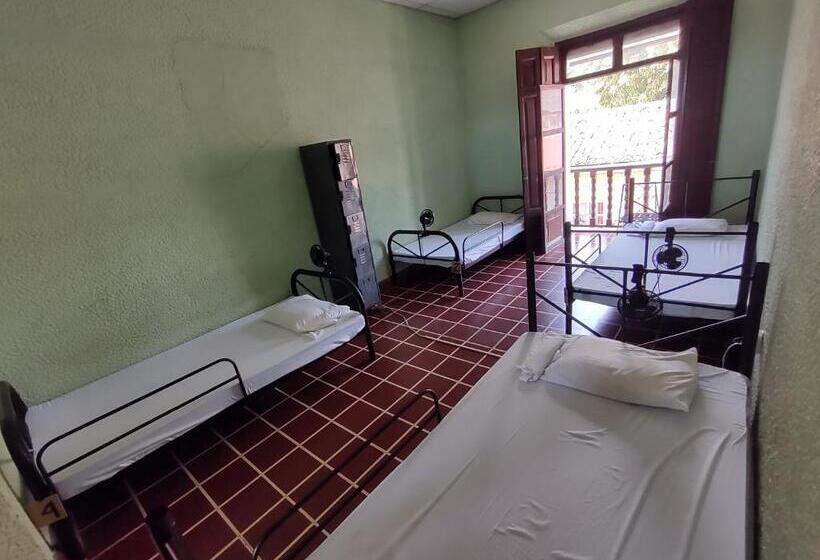 پانسیون Ricks Hostel Santa Ana