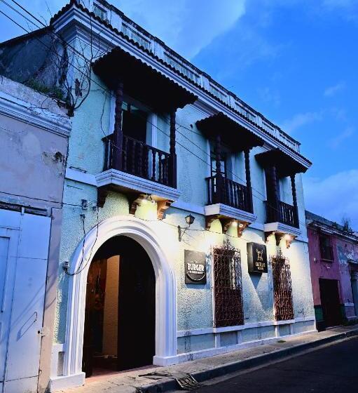 پانسیون Ricks Hostel Santa Ana