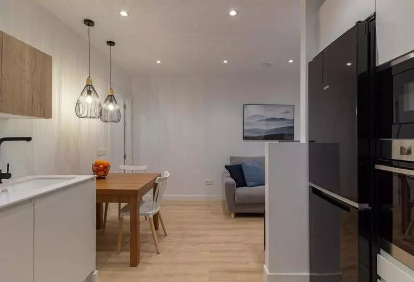 Majatalo Room4you Oviedo By Asturias Holidays