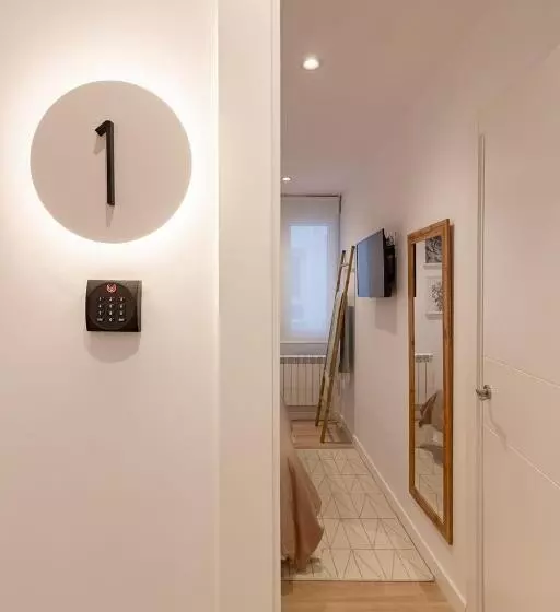 Majatalo Room4you Oviedo By Asturias Holidays