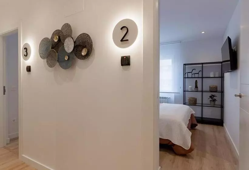 Majatalo Room4you Oviedo By Asturias Holidays