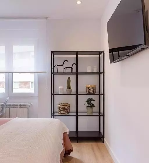 Majatalo Room4you Oviedo By Asturias Holidays