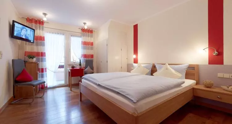 ベッドアンドブレックファースト Ferienhaus Zenz   Gästezimmer Im Winzerhaus