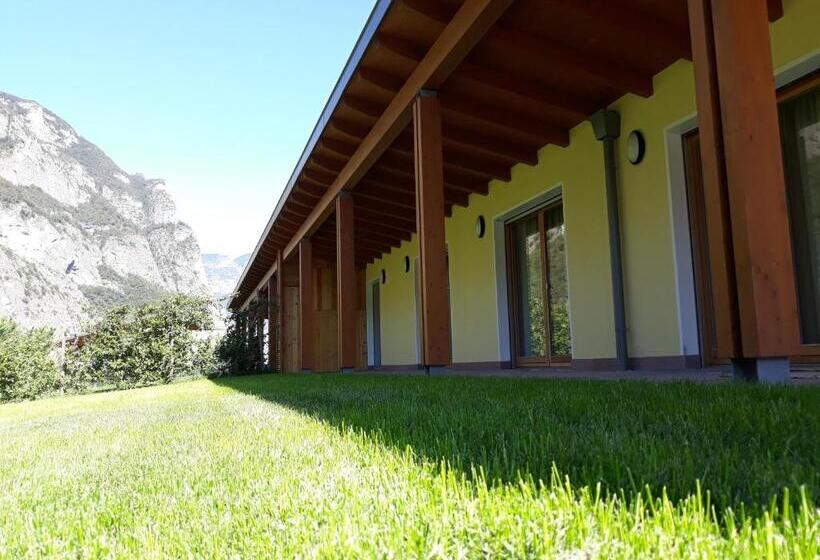 هتل Agriturismo L  Isola Di Arturo