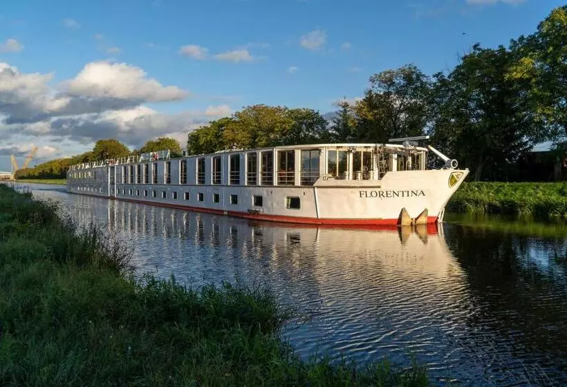 ホテル Florentina Boat