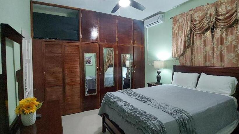 پانسیون Dela De Rose Guest House Negril Jamaica