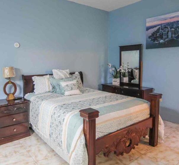 پانسیون Dela De Rose Guest House Negril Jamaica