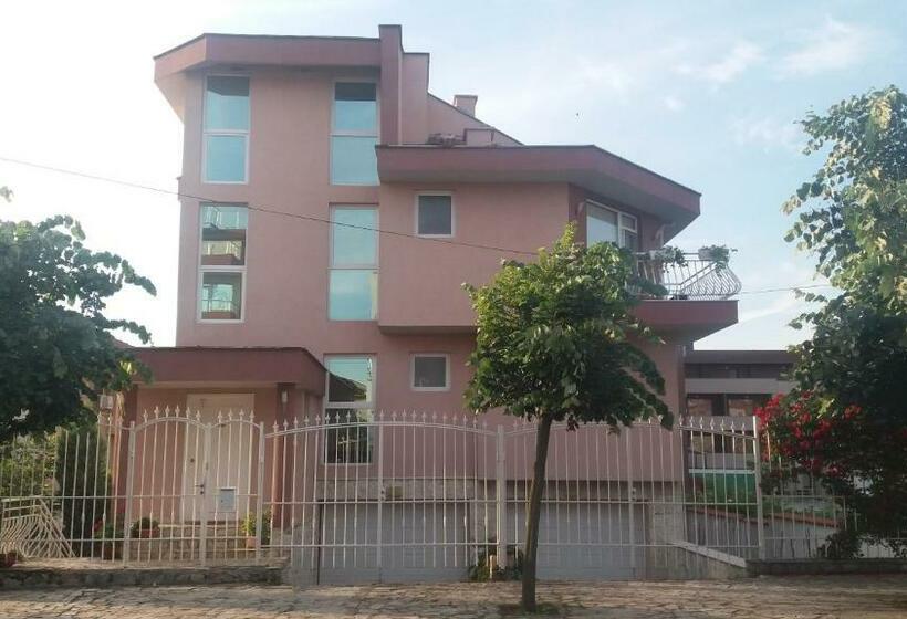 ペンション Guest Rooms Deva