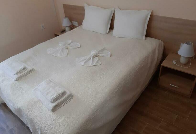 ペンション Guest Rooms Deva