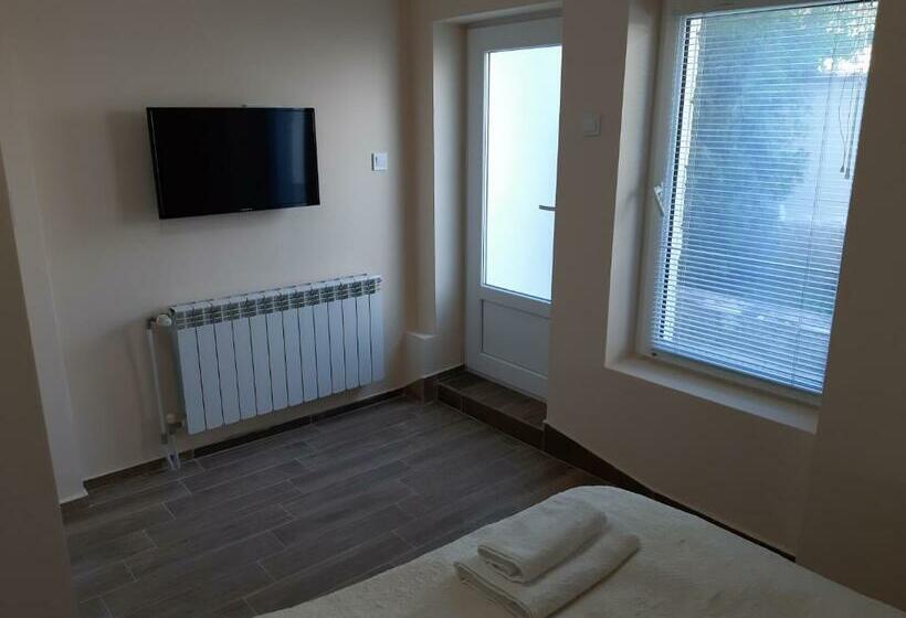 ペンション Guest Rooms Deva