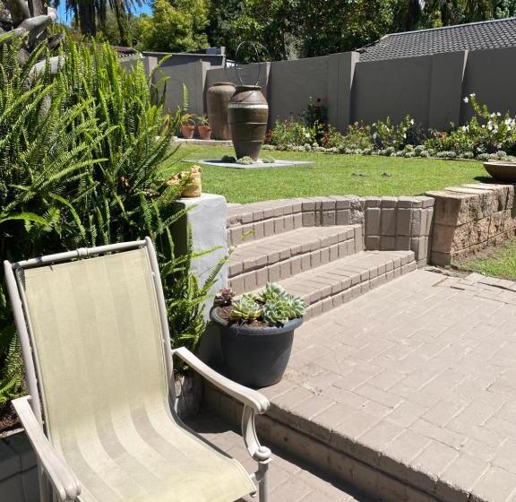 פנסיון Little Fern Self Catering