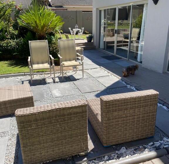 פנסיון Little Fern Self Catering