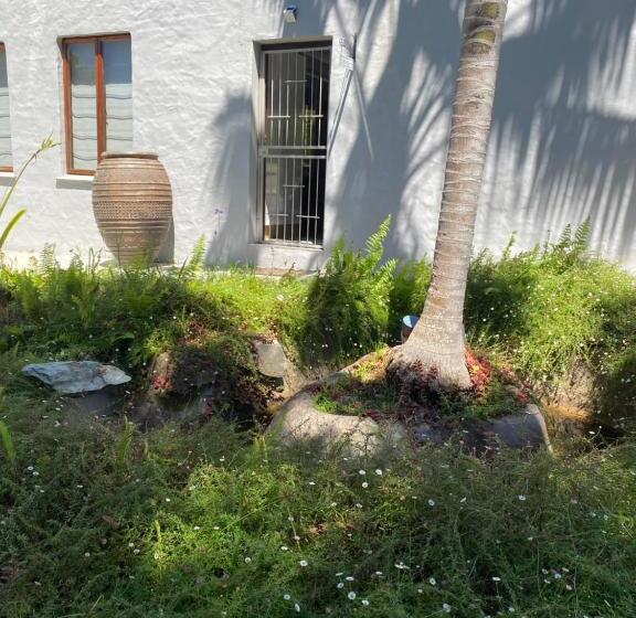 פנסיון Little Fern Self Catering