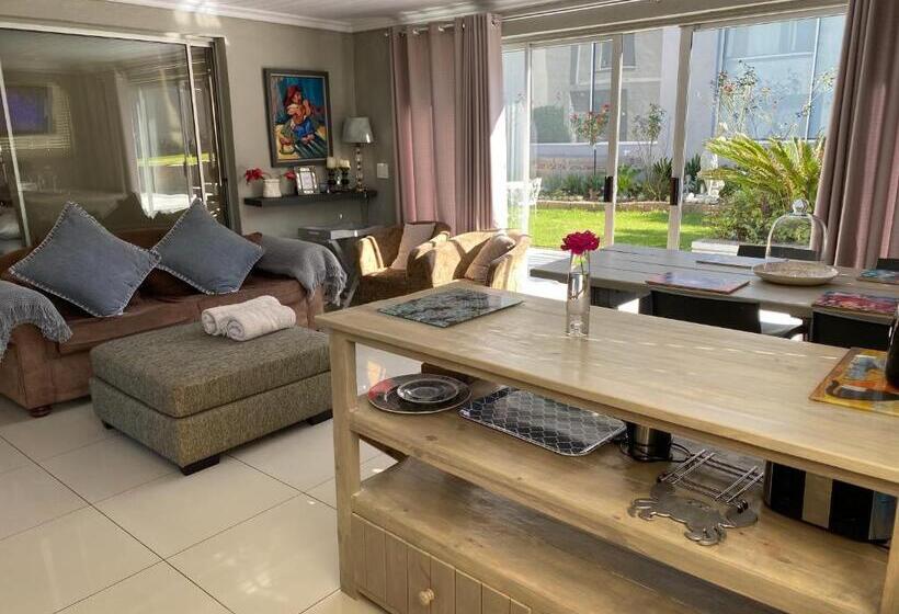 פנסיון Little Fern Self Catering