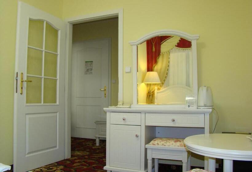 فندق Saint Petersburg