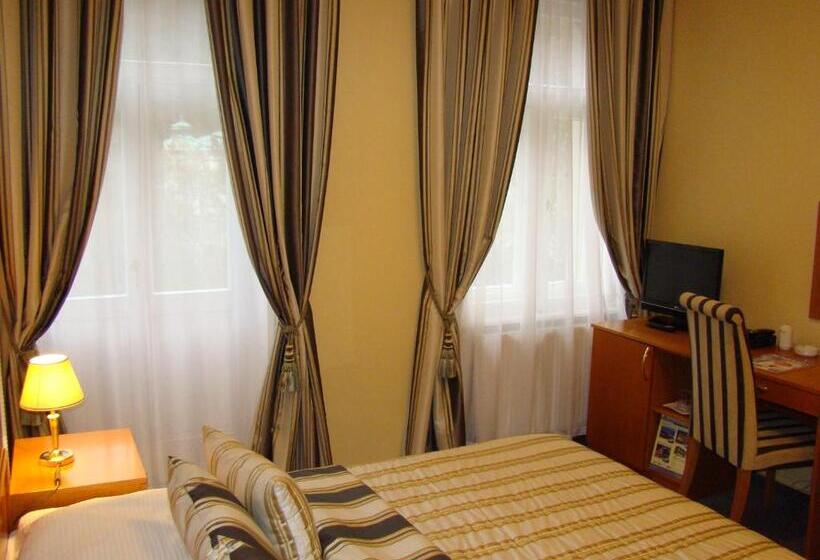 فندق Saint Petersburg