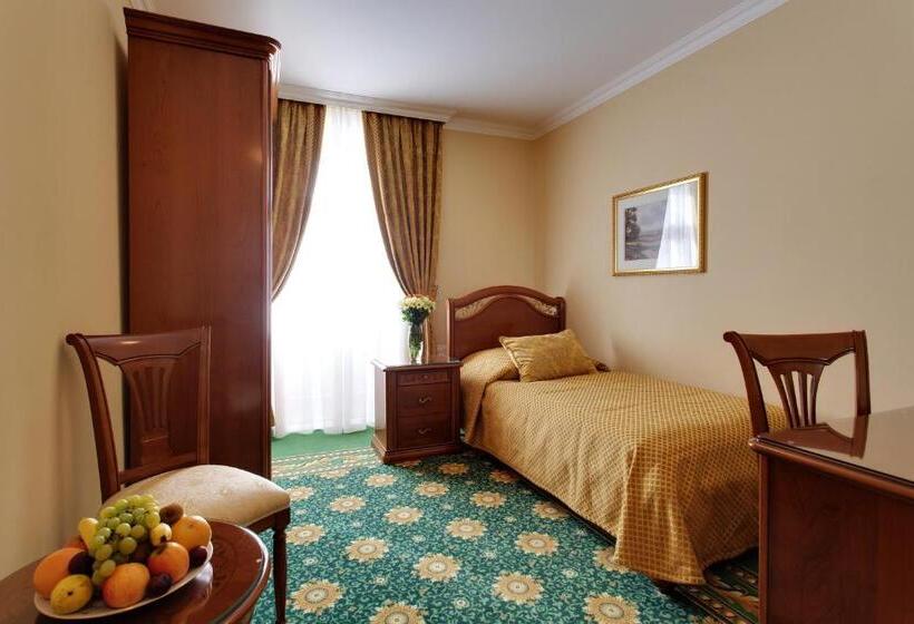 فندق Saint Petersburg